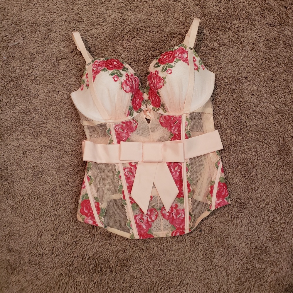 Vs CORSET EMBROIDERED Y EMBELLISHED ROSES